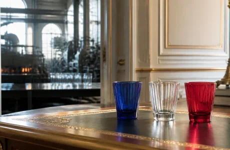 découvrez la nouvelle collection de verres duralex aux emblématiques couleurs bleu-blanc-rouge, résultat d'une collaboration unique avec l'élysée. alliez style et tradition sur votre table avec ces pièces exceptionnelles.